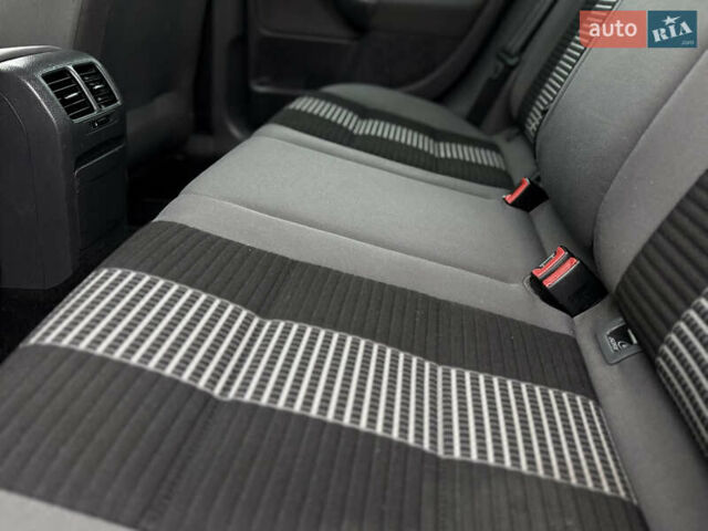 Серый Фольксваген Гольф, объемом двигателя 1.6 л и пробегом 227 тыс. км за 6300 $, фото 67 на Automoto.ua