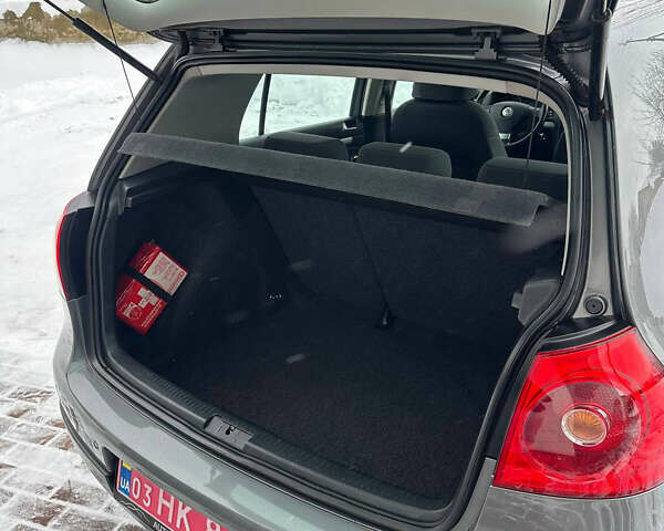 Серый Фольксваген Гольф, объемом двигателя 1.6 л и пробегом 202 тыс. км за 6499 $, фото 50 на Automoto.ua