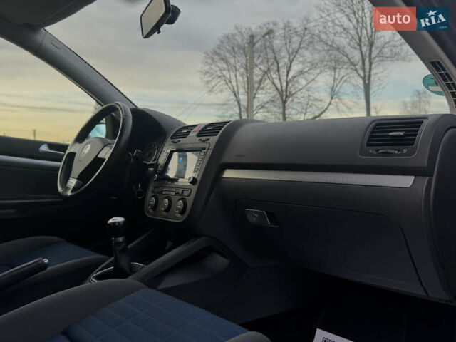 Серый Фольксваген Гольф, объемом двигателя 1.6 л и пробегом 170 тыс. км за 6600 $, фото 61 на Automoto.ua