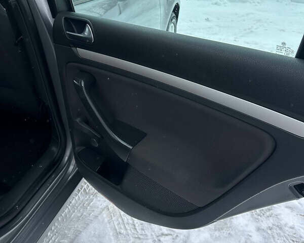 Серый Фольксваген Гольф, объемом двигателя 1.6 л и пробегом 202 тыс. км за 6499 $, фото 47 на Automoto.ua