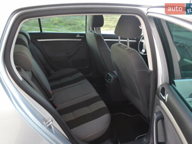 Сірий Фольксваген Гольф, об'ємом двигуна 1.6 л та пробігом 162 тис. км за 7200 $, фото 25 на Automoto.ua