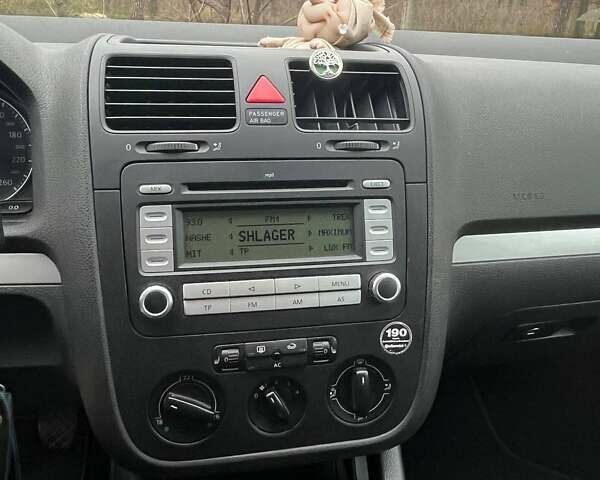 Серый Фольксваген Гольф, объемом двигателя 1.6 л и пробегом 320 тыс. км за 5500 $, фото 5 на Automoto.ua