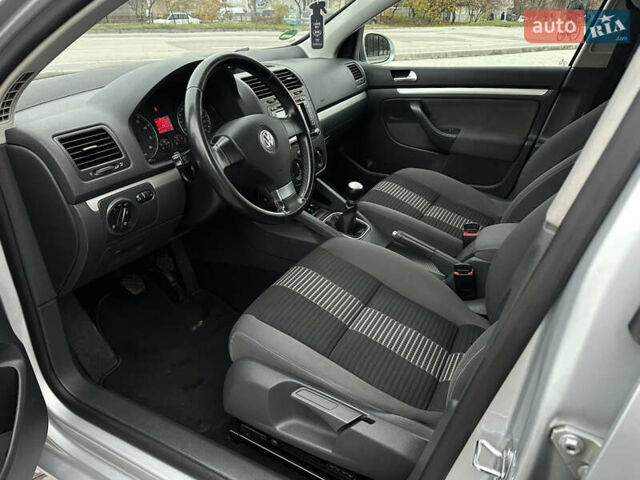 Серый Фольксваген Гольф, объемом двигателя 1.4 л и пробегом 249 тыс. км за 5999 $, фото 29 на Automoto.ua