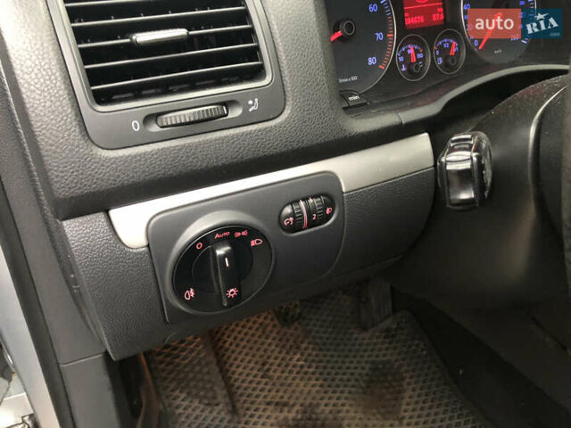 Серый Фольксваген Гольф, объемом двигателя 1.6 л и пробегом 284 тыс. км за 5100 $, фото 9 на Automoto.ua