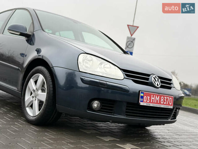 Серый Фольксваген Гольф, объемом двигателя 1.6 л и пробегом 227 тыс. км за 6300 $, фото 14 на Automoto.ua