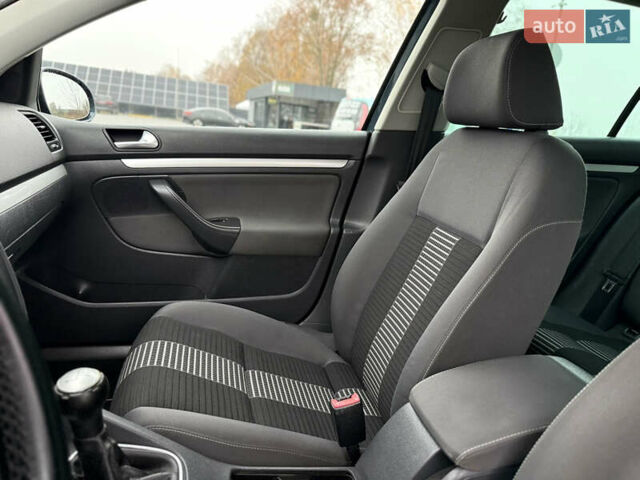 Серый Фольксваген Гольф, объемом двигателя 1.6 л и пробегом 227 тыс. км за 6300 $, фото 47 на Automoto.ua