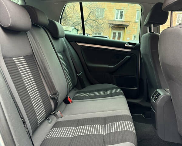 Сірий Фольксваген Гольф, об'ємом двигуна 1.6 л та пробігом 259 тис. км за 6999 $, фото 40 на Automoto.ua