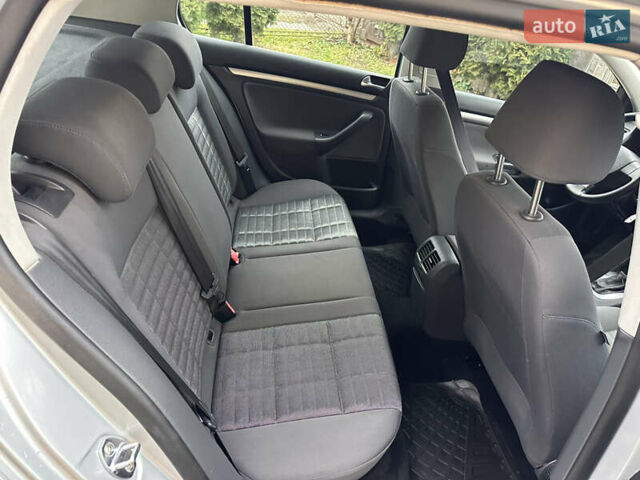 Сірий Фольксваген Гольф, об'ємом двигуна 1.6 л та пробігом 200 тис. км за 6999 $, фото 49 на Automoto.ua