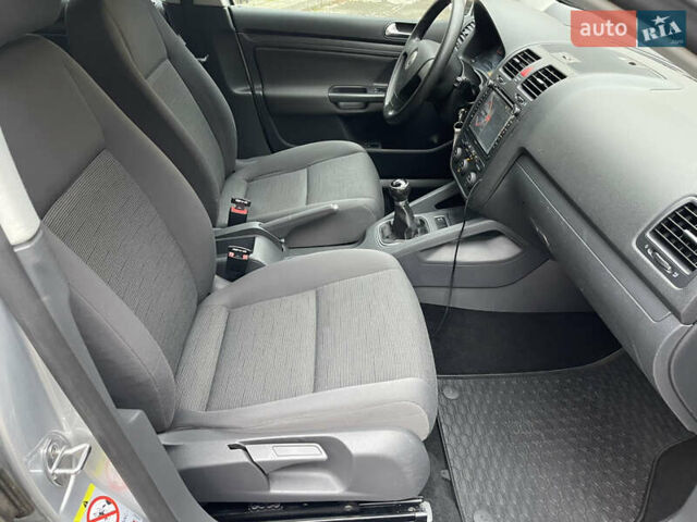 Серый Фольксваген Гольф, объемом двигателя 1.97 л и пробегом 261 тыс. км за 7700 $, фото 23 на Automoto.ua