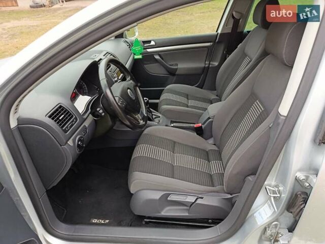 Серый Фольксваген Гольф, объемом двигателя 1.6 л и пробегом 193 тыс. км за 5999 $, фото 21 на Automoto.ua