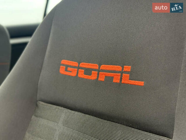 Сірий Фольксваген Гольф, об'ємом двигуна 1.6 л та пробігом 229 тис. км за 5555 $, фото 46 на Automoto.ua