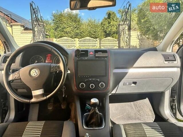 Серый Фольксваген Гольф, объемом двигателя 1.6 л и пробегом 290 тыс. км за 5450 $, фото 6 на Automoto.ua