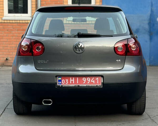 Серый Фольксваген Гольф, объемом двигателя 1.6 л и пробегом 232 тыс. км за 6799 $, фото 5 на Automoto.ua