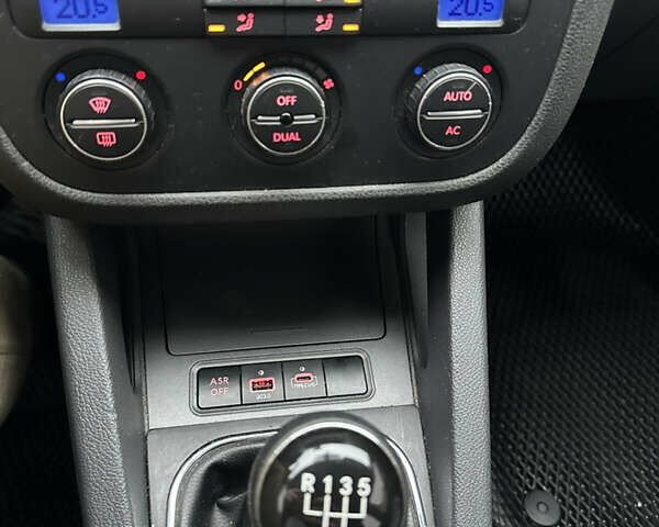 Серый Фольксваген Гольф, объемом двигателя 1.6 л и пробегом 320 тыс. км за 6299 $, фото 9 на Automoto.ua