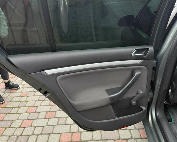 Серый Фольксваген Гольф, объемом двигателя 1.39 л и пробегом 275 тыс. км за 6250 $, фото 29 на Automoto.ua