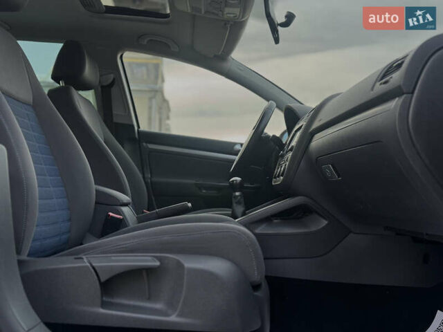 Серый Фольксваген Гольф, объемом двигателя 1.6 л и пробегом 170 тыс. км за 6600 $, фото 64 на Automoto.ua