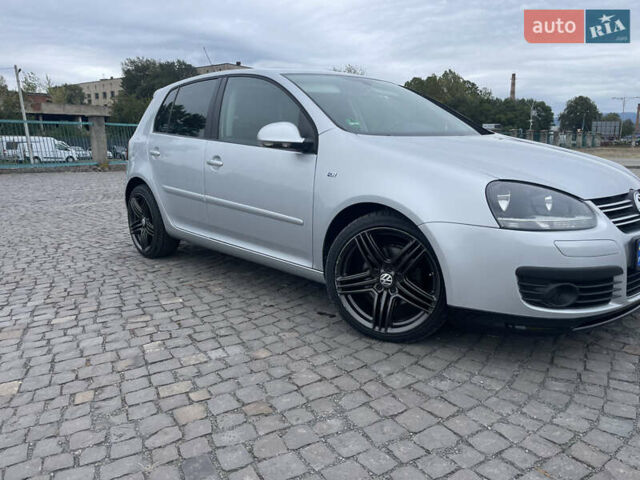 Сірий Фольксваген Гольф, об'ємом двигуна 1.39 л та пробігом 200 тис. км за 8000 $, фото 1 на Automoto.ua