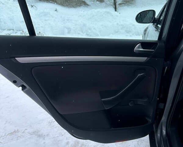 Серый Фольксваген Гольф, объемом двигателя 1.6 л и пробегом 202 тыс. км за 6499 $, фото 39 на Automoto.ua