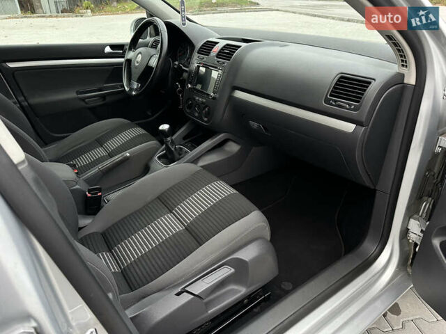 Серый Фольксваген Гольф, объемом двигателя 1.4 л и пробегом 249 тыс. км за 5999 $, фото 36 на Automoto.ua