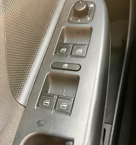 Серый Фольксваген Гольф, объемом двигателя 1.4 л и пробегом 217 тыс. км за 5649 $, фото 17 на Automoto.ua