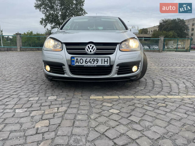 Сірий Фольксваген Гольф, об'ємом двигуна 1.39 л та пробігом 200 тис. км за 8000 $, фото 5 на Automoto.ua