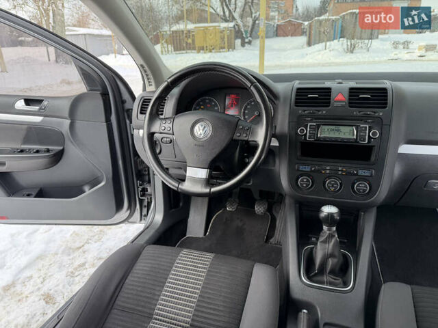 Серый Фольксваген Гольф, объемом двигателя 1.4 л и пробегом 203 тыс. км за 5950 $, фото 36 на Automoto.ua