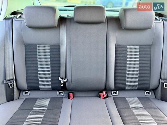 Сірий Фольксваген Гольф, об'ємом двигуна 1.6 л та пробігом 200 тис. км за 5790 $, фото 38 на Automoto.ua
