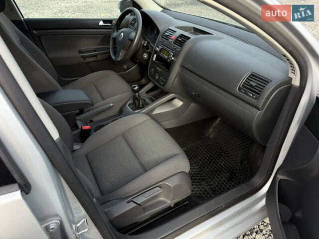 Сірий Фольксваген Гольф, об'ємом двигуна 1.6 л та пробігом 214 тис. км за 6200 $, фото 28 на Automoto.ua