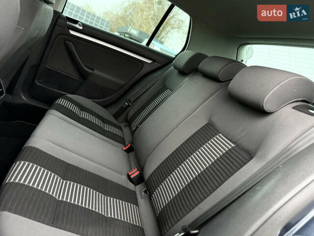 Серый Фольксваген Гольф, объемом двигателя 1.6 л и пробегом 227 тыс. км за 6300 $, фото 65 на Automoto.ua