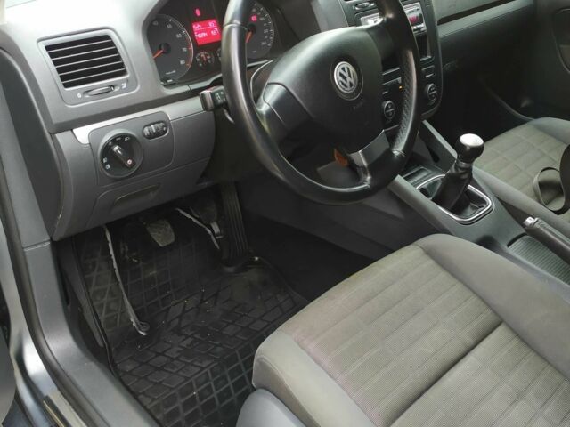 Серый Фольксваген Гольф, объемом двигателя 1.6 л и пробегом 240 тыс. км за 6150 $, фото 11 на Automoto.ua