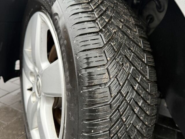 Серый Фольксваген Гольф, объемом двигателя 1.6 л и пробегом 250 тыс. км за 6600 $, фото 5 на Automoto.ua