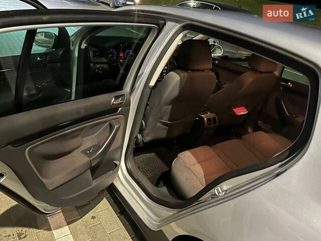 Серый Фольксваген Гольф, объемом двигателя 1.4 л и пробегом 204 тыс. км за 6100 $, фото 4 на Automoto.ua