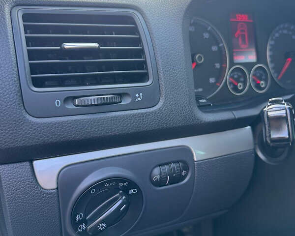 Сірий Фольксваген Гольф, об'ємом двигуна 1.6 л та пробігом 250 тис. км за 6799 $, фото 48 на Automoto.ua