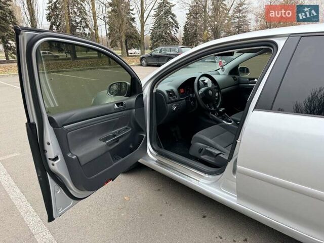 Серый Фольксваген Гольф, объемом двигателя 2.5 л и пробегом 247 тыс. км за 5700 $, фото 4 на Automoto.ua