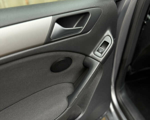 Серый Фольксваген Гольф, объемом двигателя 1.4 л и пробегом 217 тыс. км за 6300 $, фото 36 на Automoto.ua