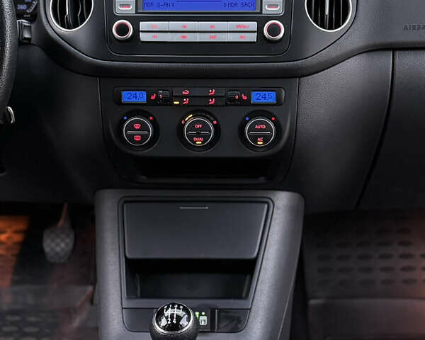 Серый Фольксваген Гольф, объемом двигателя 1.6 л и пробегом 248 тыс. км за 7200 $, фото 49 на Automoto.ua