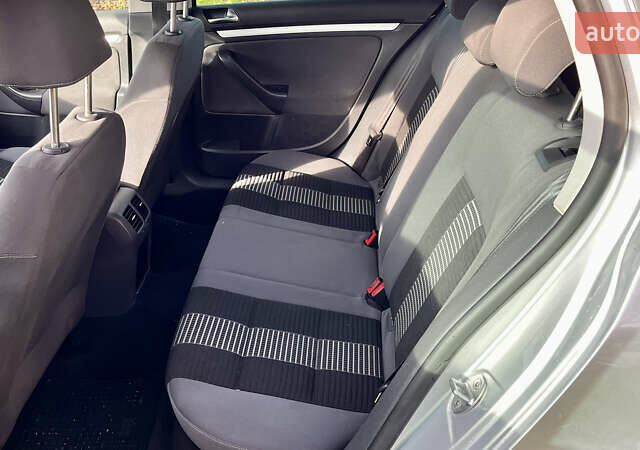 Серый Фольксваген Гольф, объемом двигателя 1.4 л и пробегом 217 тыс. км за 5649 $, фото 8 на Automoto.ua