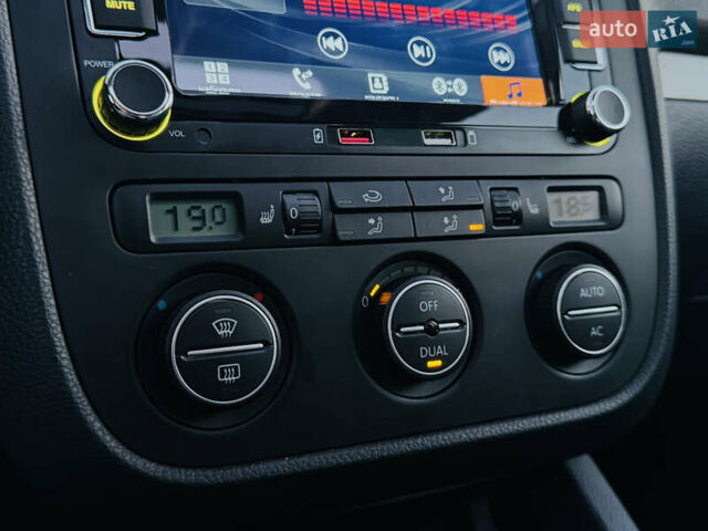 Сірий Фольксваген Гольф, об'ємом двигуна 1.6 л та пробігом 170 тис. км за 6600 $, фото 52 на Automoto.ua