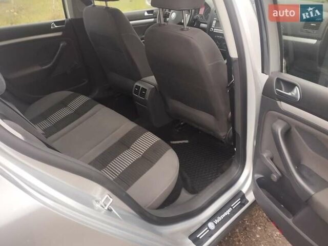 Серый Фольксваген Гольф, объемом двигателя 1.6 л и пробегом 270 тыс. км за 5500 $, фото 6 на Automoto.ua