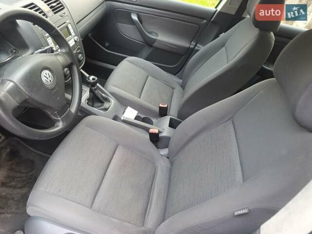 Серый Фольксваген Гольф, объемом двигателя 1.6 л и пробегом 280 тыс. км за 6500 $, фото 16 на Automoto.ua