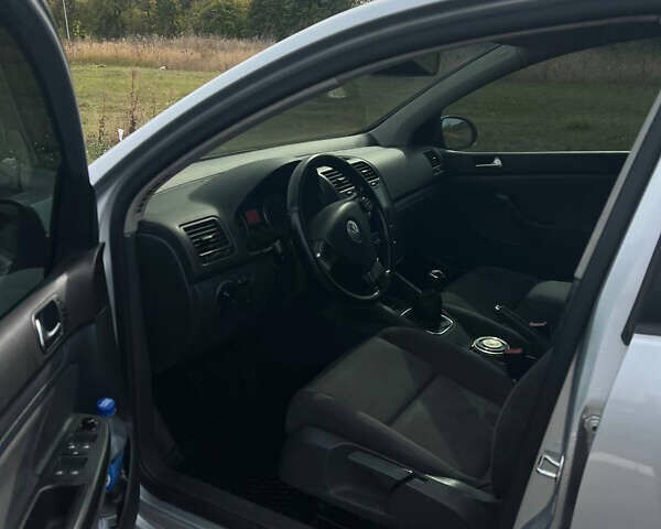 Серый Фольксваген Гольф, объемом двигателя 1.6 л и пробегом 264 тыс. км за 6600 $, фото 6 на Automoto.ua