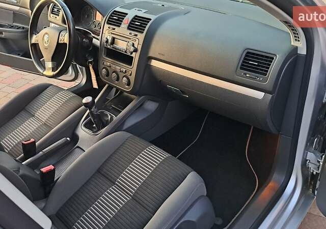 Сірий Фольксваген Гольф, об'ємом двигуна 1.39 л та пробігом 240 тис. км за 6500 $, фото 21 на Automoto.ua