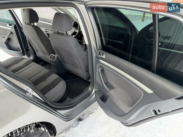 Серый Фольксваген Гольф, объемом двигателя 1.4 л и пробегом 203 тыс. км за 5950 $, фото 28 на Automoto.ua