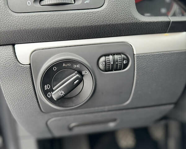 Серый Фольксваген Гольф, объемом двигателя 1.6 л и пробегом 247 тыс. км за 5550 $, фото 13 на Automoto.ua