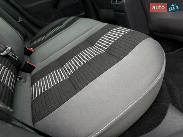 Серый Фольксваген Гольф, объемом двигателя 1.6 л и пробегом 227 тыс. км за 6300 $, фото 78 на Automoto.ua