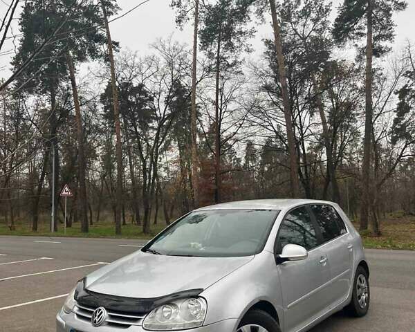 Серый Фольксваген Гольф, объемом двигателя 1.6 л и пробегом 320 тыс. км за 5500 $, фото 1 на Automoto.ua