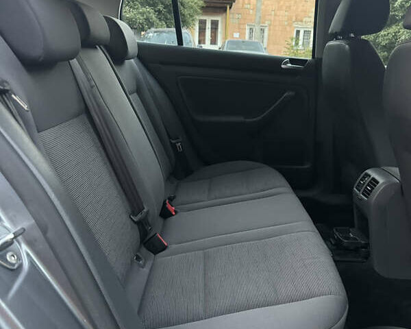 Серый Фольксваген Гольф, объемом двигателя 1.6 л и пробегом 232 тыс. км за 6799 $, фото 27 на Automoto.ua