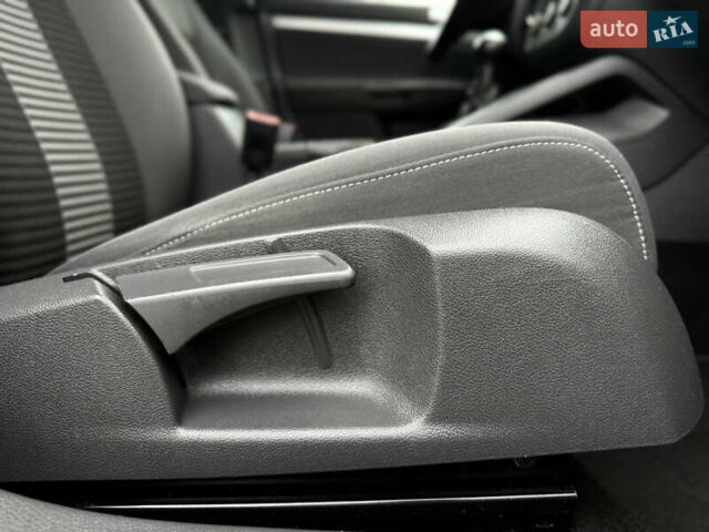 Серый Фольксваген Гольф, объемом двигателя 1.6 л и пробегом 227 тыс. км за 6300 $, фото 87 на Automoto.ua