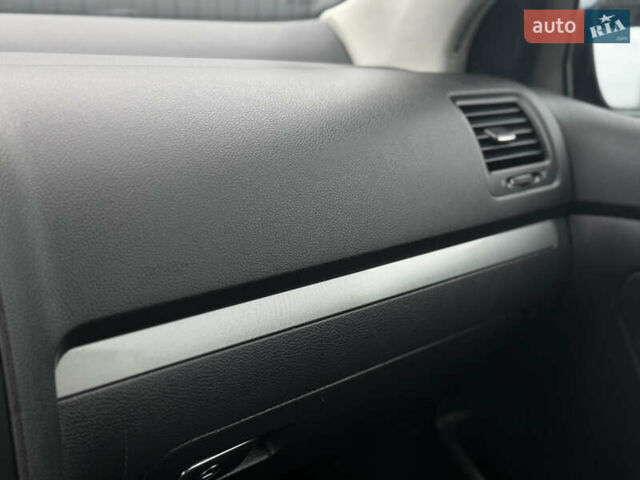 Сірий Фольксваген Гольф, об'ємом двигуна 1.6 л та пробігом 229 тис. км за 5555 $, фото 74 на Automoto.ua