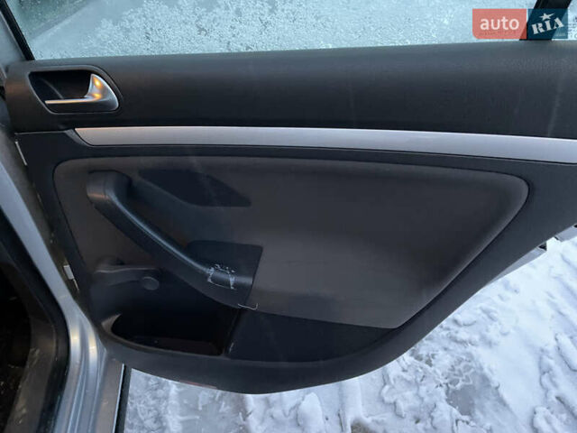 Сірий Фольксваген Гольф, об'ємом двигуна 1.6 л та пробігом 203 тис. км за 5700 $, фото 23 на Automoto.ua